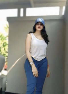 RIYANSHI (CAM &REAL MEET)OUT 𝗖𝗔𝗟𝗟 - puta in Bangalore Photo 3 of 4