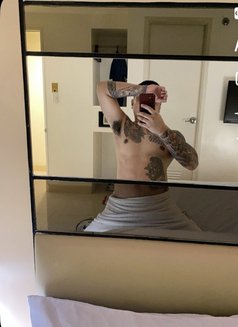 Ruru Masseur - Male escort in Manila Photo 5 of 6