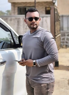 Rushi K - Acompañantes masculino in Thane Photo 2 of 2