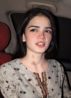 Rushi - puta in Dubai Photo 1 of 4