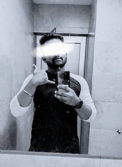 Rusiru - VIP/VVIP Ladie's Companion - Male escort in Colombo Photo 6 of 9