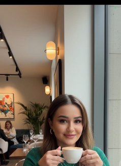 Russian Alena - puta in Chandigarh Photo 3 of 7