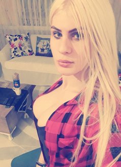 Russian beauty NADYA - Transsexual escort in İstanbul Photo 15 of 26