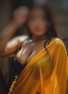 Russian Escort service Cp,Nfc & Aerocity - Agencia de putas in New Delhi Photo 2 of 6