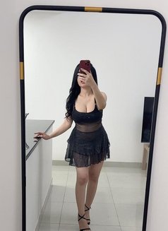 *Russian Escorts in the Park New Delhi - escort in New Delhi Photo 1 of 4