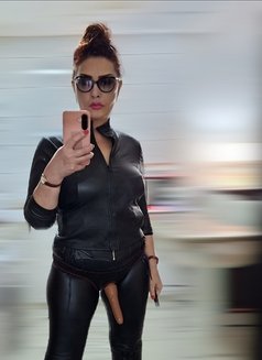 Russian Regina - companion in Dubai Photo 6 of 10