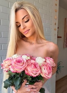 Russian Sex Blonde Alice - puta in Dubai Photo 9 of 10