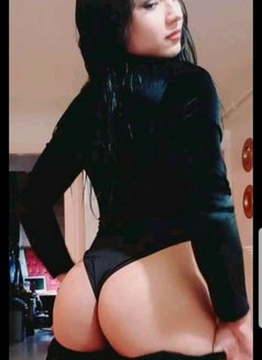 RUSSİAN SHEMALE ASMİNA - Transsexual escort in İstanbul Photo 3 of 11