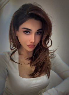 Russian shemale - Transsexual escort in İstanbul Photo 13 of 18