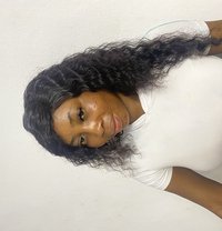 Top and bottom - Transsexual escort in Dubai