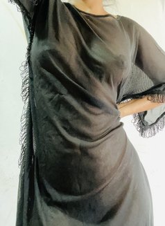 Ruwee-Live Shows - puta in Colombo Photo 7 of 8