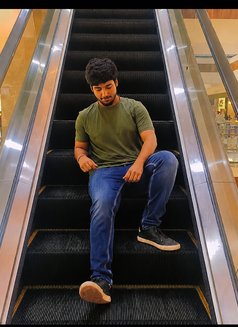 RV_here - Male escort in New Delhi Photo 4 of 5