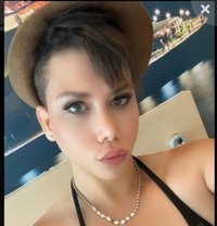 Rwany - Intérprete transexual de adultos in Phuket