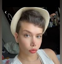 Rwany - Intérprete transexual de adultos in Phuket