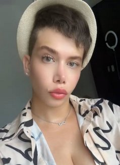 Rwany - Transsexual adult performer in Phuket Photo 3 of 10