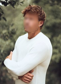 Ryan A - Acompañantes masculino in Toronto Photo 16 of 18