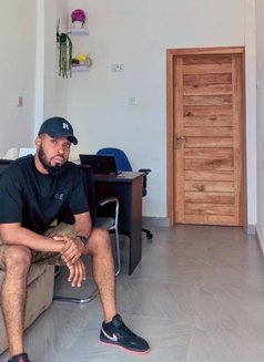 Ryan - Masajista in Accra Photo 1 of 3