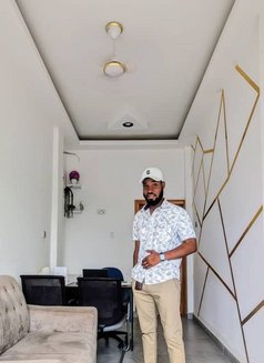 Ryan - Masajista in Accra Photo 2 of 3