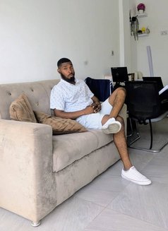 Ryan - Masajista in Accra Photo 3 of 3