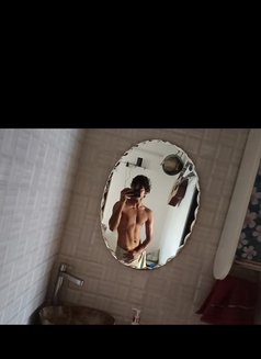 Ryan - Male escort in Mumbai Photo 1 of 3