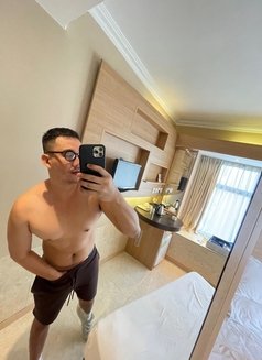 Ryanxl - Male escort in Manila Photo 4 of 4