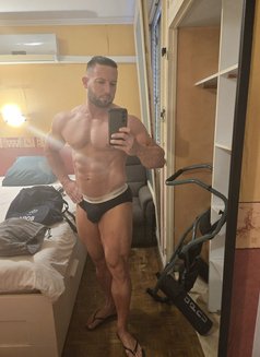Rykerstone - masseur in Marseille Photo 1 of 8