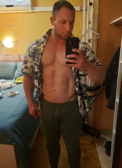 Rykerstone - masseur in Marseille Photo 2 of 8