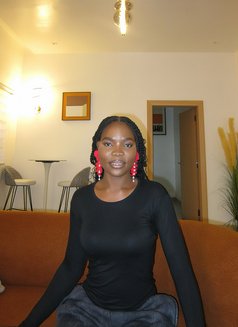 Ryry - Transsexual escort in Dubai Photo 6 of 8