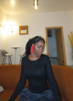 Ryry - Transsexual escort in Dubai Photo 7 of 8