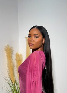 Ryry - Transsexual escort in Dubai Photo 3 of 5