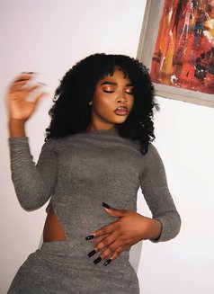 Ryry - Transsexual escort in Abidjan Photo 5 of 6