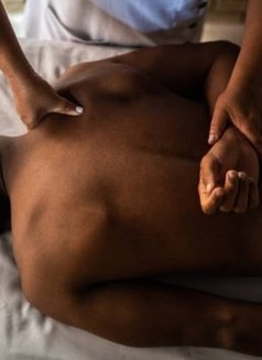 Lustful Fingers Massage - Masajista in Accra Photo 3 of 4