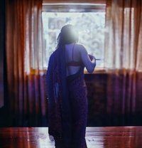 S O M N A - Transsexual escort agency in New Delhi