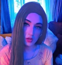 S O M N A - Transsexual escort agency in New Delhi