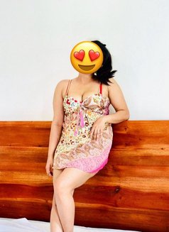 S Shalani Nimasha - escort in Colombo Photo 4 of 15