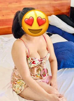 S Shalani Nimasha - escort in Colombo Photo 8 of 15