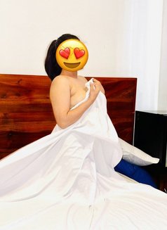 S Shalani Nimasha - escort in Colombo Photo 9 of 15