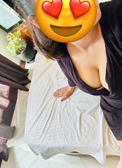 S Shalani Nimasha - escort in Colombo Photo 13 of 15