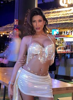 ᴀsɪᴀɴ ɢᴏᴅᴅᴇss ɪɴ ᴇᴀʀʟs xᴏᴜʀᴛ - Transsexual escort in London Photo 16 of 17