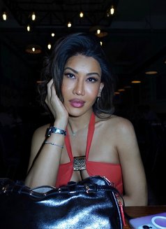 ᴀsɪᴀɴ ɢᴏᴅᴅᴇss ɪɴ ᴇᴀʀʟs xᴏᴜʀᴛ - Transsexual escort in London Photo 17 of 17