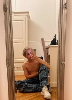 S_x - Transsexual escort in Kuala Lumpur Photo 15 of 17
