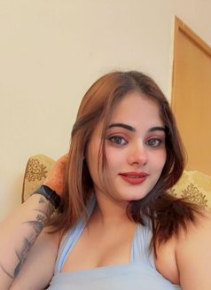 Saanch - escort in Muscat Photo 1 of 5
