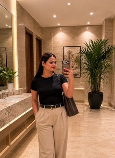Saanch - escort in Muscat Photo 2 of 4