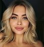 Sabina Russian Gfe - puta in Al Manama Photo 1 of 6