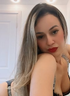 Sabrina - escort in Singapore Photo 3 of 5