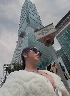 Sabrina - Transsexual escort in Manila Photo 3 of 7