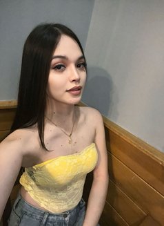 Sabrina - Acompañantes transexual in Manila Photo 6 of 10