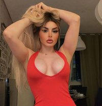 Sabrina Hot Blonde Vip - puta in Muscat Photo 1 of 6