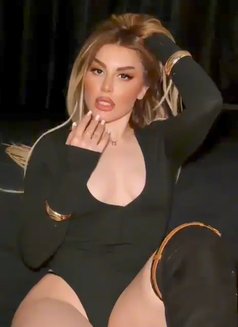 Sabrina Hot Blonde Vip - puta in Muscat Photo 5 of 6