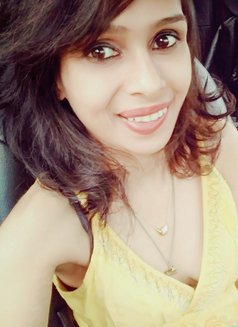 Sabrina - puta in Kolkata Photo 8 of 8